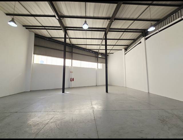 363M² WAREHOUSE TO LET IN OLIVEDALE